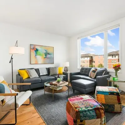 The Overlook - Luxe Old Town Condo with King Suite