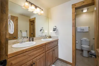 a bathroom with two sinks and a toilet at Cloudline Chalet townhouse in Winter Park