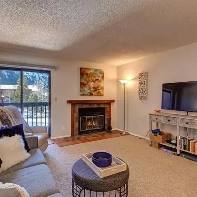 Mountainside Retreat - Sleeps 4
