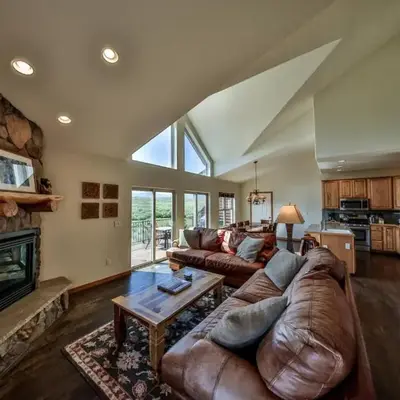 Mountain Bliss 3 BR Retreat With Views and Hot Tub