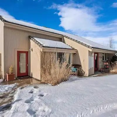 New! Cozy north Boulder guesthouse!