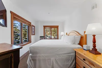 a bedroom with a white bed and a window at Red Hawk Lodge 2267 in Keystone