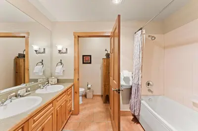 a bathroom with two sinks and a tub at Expedition Station 8603 in Keystone