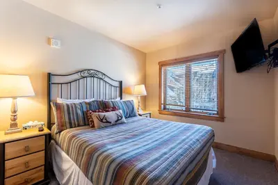 a bedroom with a large bed and a window at Red Hawk Lodge 2271 : 300 in Keystone