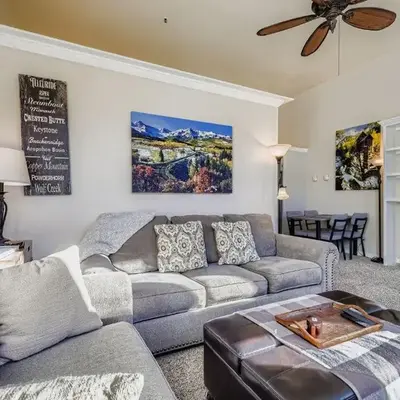 2795 Slopeside condo