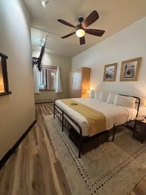 a bedroom with a bed with a ceiling fan at Arapahoe Lodge-1BR and Murphy Condo -Kids Ski Free condo in Keystone