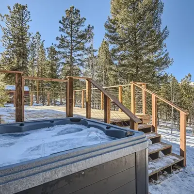 Cozy Wolfcamp Chalet with Hot Tub