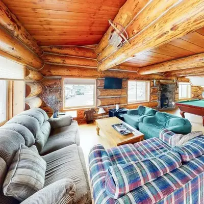Mountain Basecamp Hot Tub plus Pool Table
