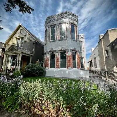 UPTOWN CASTLE - CITY VIEWS - THEATER & CONVENTION DISTRICT!