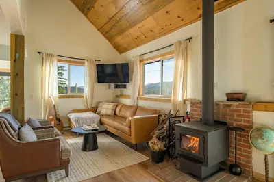 a living room with a fireplace and a couch at Skyline Lodge in Idaho Springs