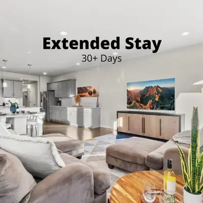 Comet Haus Modern 3BR with Office and King Beds