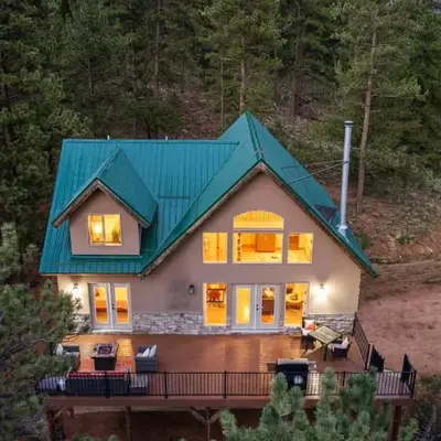 Mountain View Retreat- Private Hot Tub & Views