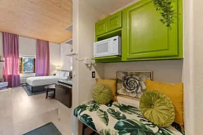 Gallery image of Gateway 5063 in Keystone