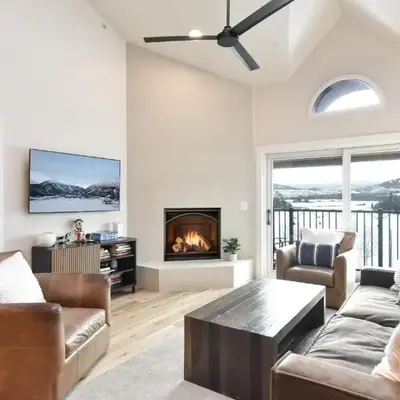 Lake Forest Alpine View: Lake Mountain Views