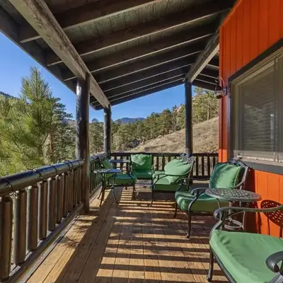 Cabin 9- Spacious cabin- 4 King beds- 2 baths