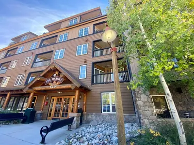 a building with a bench in front of it at Dakota Lodge 8499 by SummitCove Lodging in Keystone