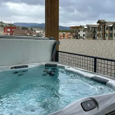 Walk to Ski Shuttle and Brewery! New Fraser Condo