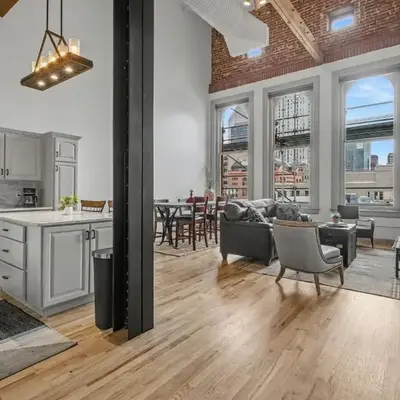 The Elevated Gallery - Historic Loft - Heart of Downtown - 98WalkScore
