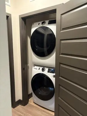 two washers and a dryer in a laundry room at Elegant Stay in Aurora