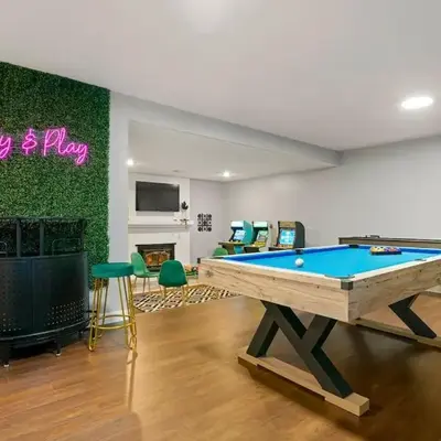 Family Fun Retreat - Hot Tub & Games