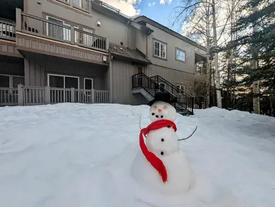 a snowman in the yard of a house at Expedition Station 8591 by SummitCove Lodging in Keystone