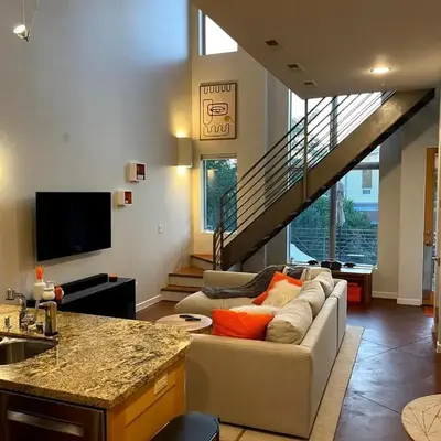 Beautiful Pearl Street condo! 30 DAY MINIMUM STAY