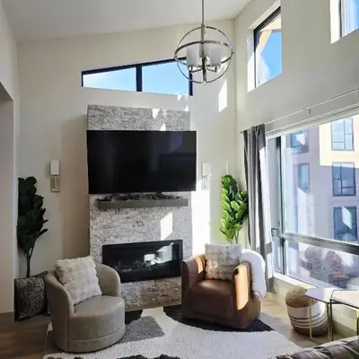4th Street Alpine Loft - New - Central Ski Hub - King Bed