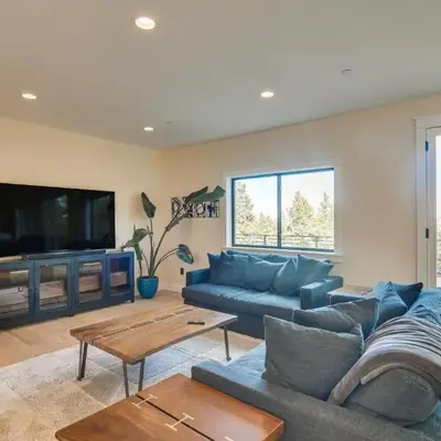 Great for Gatherings! Evergreen Getaway with Hot Tub