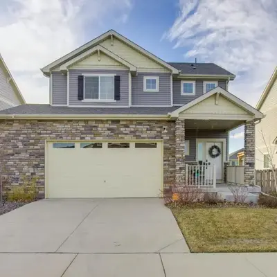 Home Gym and Fenced Backyard Aurora Family Home!