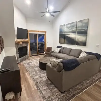 Renovated 3BR Mountain Condo - Kids Ski Free condo