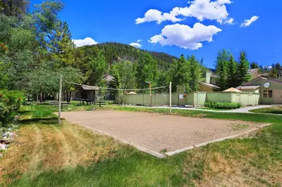 a basketball court in a yard with at Flying Dutchman 1201 by SummitCove Lodging in Keystone