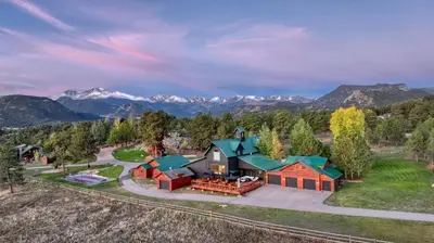 Gallery image of Aspen Falls - 30-acre Luxury Estate Rental 20-NCD0226 in Estes Park