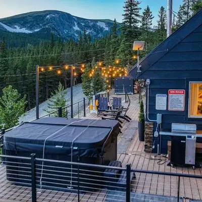 Skyline Lodge with Private Sauna & Hot Tub