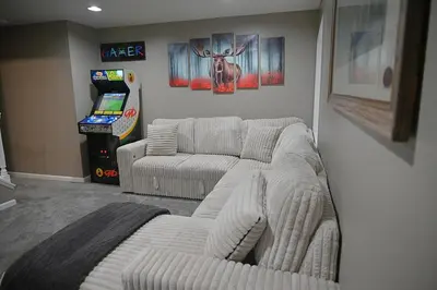 Gallery image of City Cabin Hideaway with Spa, Pool Table & Arcade in Greeley
