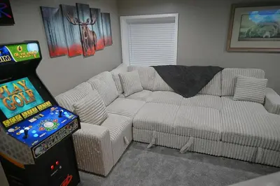 Gallery image of City Cabin Hideaway with Spa, Pool Table & Arcade in Greeley