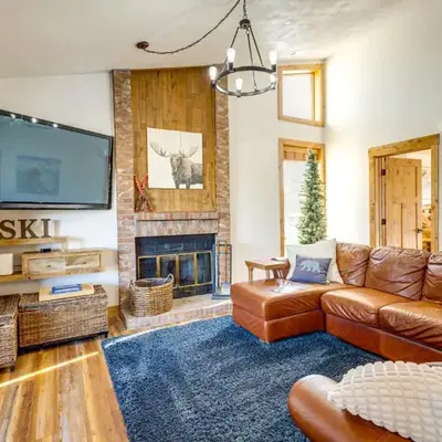 Inviting and Cozy Fraser Condo Steps to Ski Shuttle