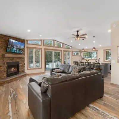 The Pine Getaway on 60 Acres with Hot Tub