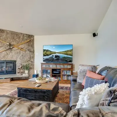 Serene Nordic-Inspired Lakeside Retreat with Panoramic Mountain Views Near Breckenridge