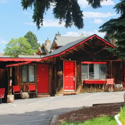 Foot of the Mountain Motel