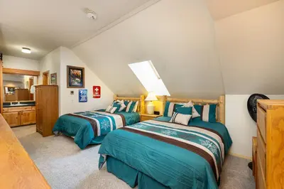 a bedroom with two beds in a room at 2130 Pines Condo in Keystone