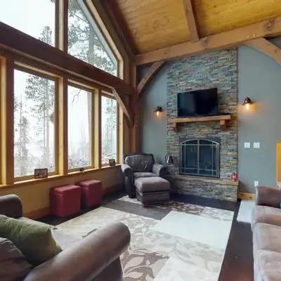 Fraser Cabin in the Woods