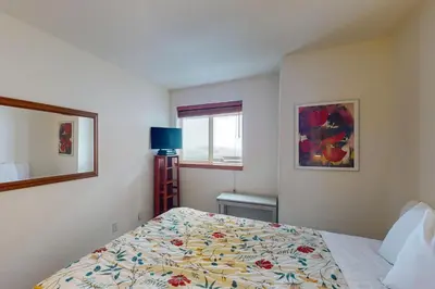 a bedroom with a bed and a window at Wildernest Gore Trail Condo in Silverthorne