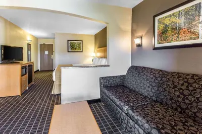 a living room with a couch in a hotel room at Quality Inn and Suites Silverthorne - Copper Mountain in Silverthorne