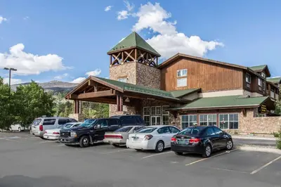 a parking lot with cars parked in front of a building at Quality Inn and Suites Silverthorne - Copper Mountain in Silverthorne