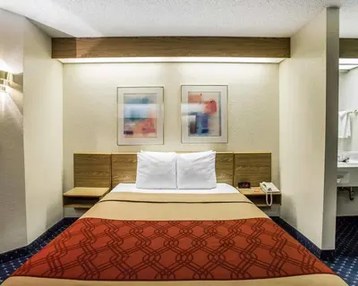a room with a bed in a hotel room at Econo Lodge Denver International Airport in Aurora