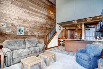 a living room with a couch and a bar at Mall 1424 in Keystone