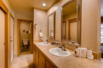 a bathroom with two sinks and a toilet at Willows 1716 in Keystone