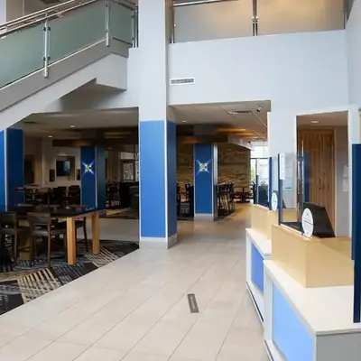 Holiday Inn Express & Suites - Aurora Medical Campus by IHG