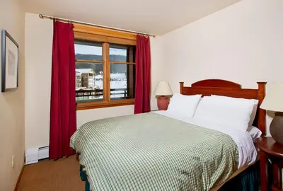 a bedroom with a bed and a window at Zephyr Mountain Lodge in Winter Park