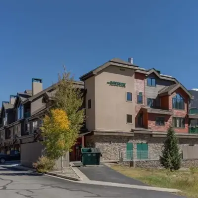Studio Colorado Vacation Rental Located Near River Run Village With Hot Tub And Pool Access
